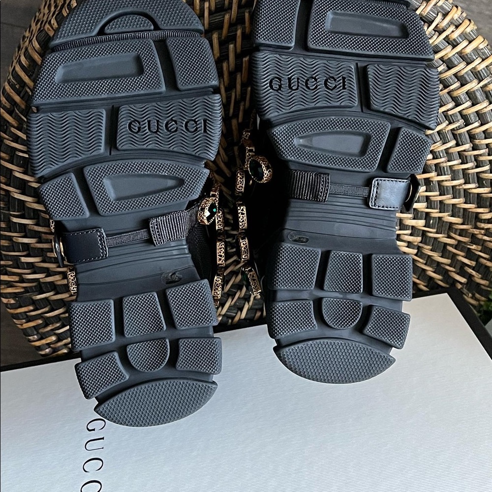 New Gucci Black Flashtrek size 35.5 with green stones - Picture 9 of 9